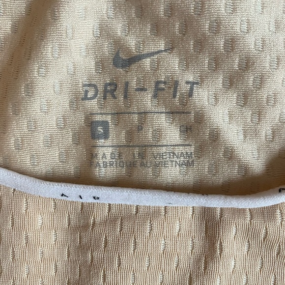 Pink cropped workout top - Picture 2 of 3